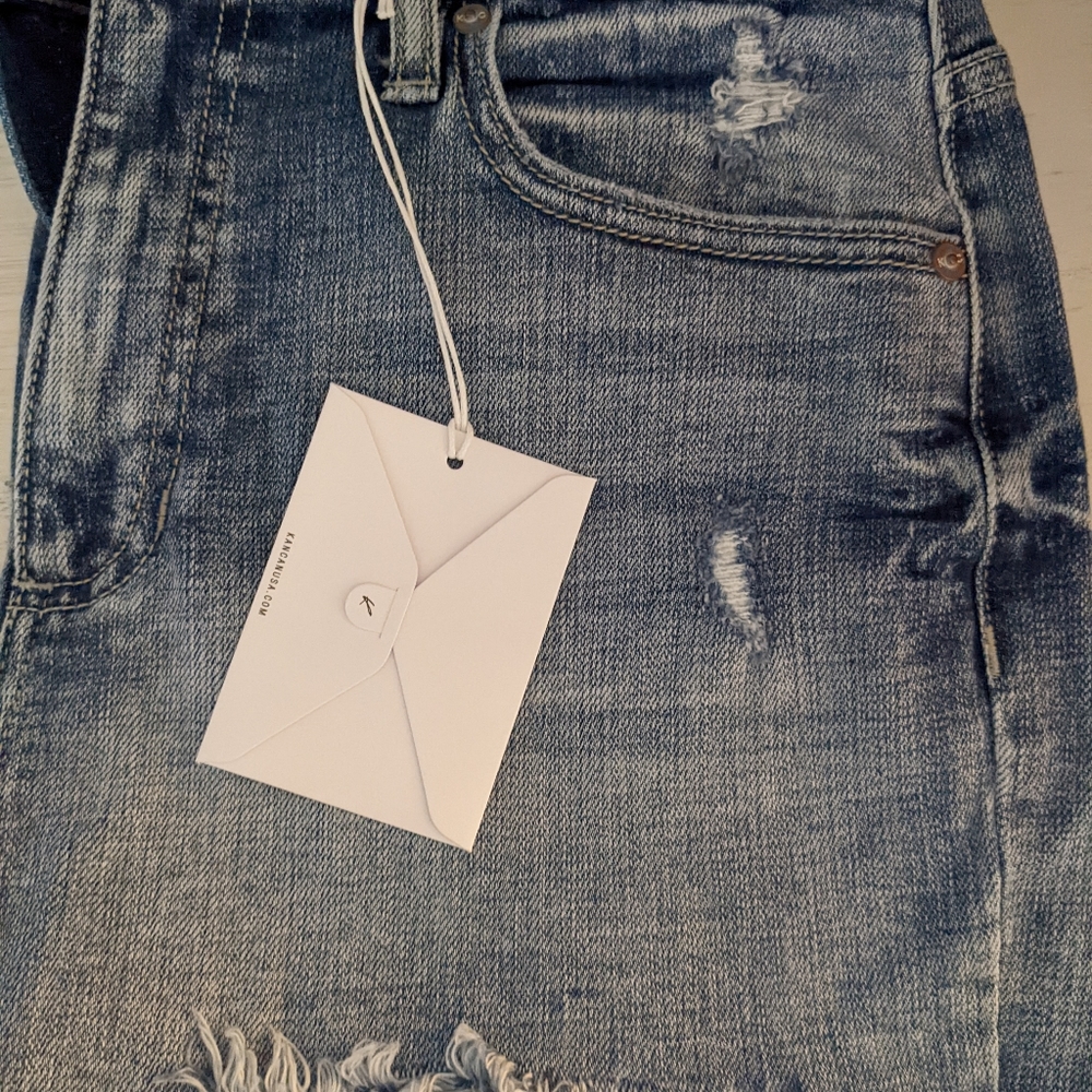 Size 7/27 Kancan Fray hem shorts